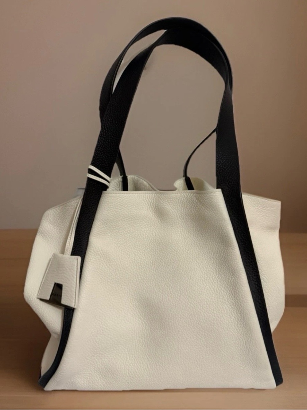 AKRIS NEW! Alex White/Black 100% Calfskin Leather Medium Bucket Tote Ret. $1690